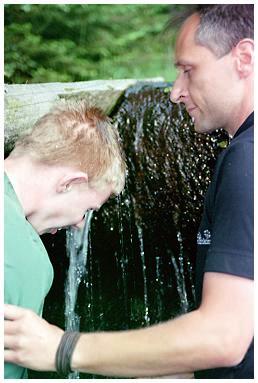 Wasserritual als Initiationsritus während der Konfirmandenzeit