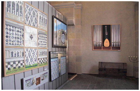 Ausstellung von Tilman Elgnowski auf der Orgelempore Klosterkirche Lippoldsberg